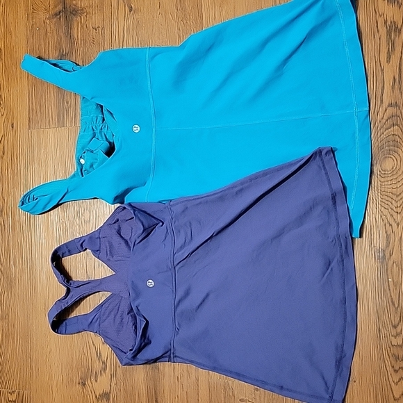 Set of 2 Lululemon V Neck Tanks - Picture 7 of 7